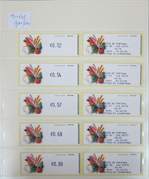0265 (338).jpg -     Lote:    265      Colecção Especializada - Etiquetas      Lotes Especiais       Descrição:      1981/2010 &mdash; Etiquetas.   Coleção composta por 12 álbuns com etiquetas desde percursoras e Framas até 2010, com provas, erros, FDC's, etiquetas novas e usadas, sobrescritos circulados, variedades de impressão e papéis. Importante estudo. Lote a ver.        Lote ETQ       Valor Base:     &euro; 3000,00     Valor Venda:     &euro;      